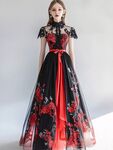 中式黑紅刺繡長(zhǎng)款晚禮服