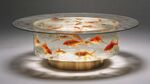 玻璃魚(yú)缸中暢游的多彩金魚(yú)