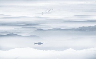 公司前臺山水畫背景墻