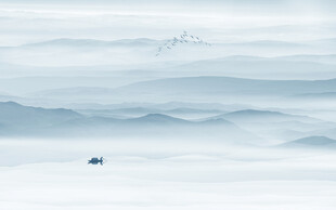 意境水墨山水画