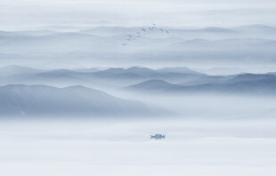 水墨群山远山背景图