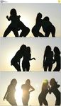 四个女人夕阳下跳舞剪影