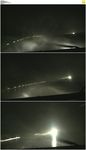开车在夜晚暴风雨中行驶