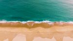 海浪冲刷沙滩