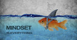 创意小鱼成为鲨鱼 励志海报