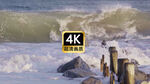 海浪冲上栈桥