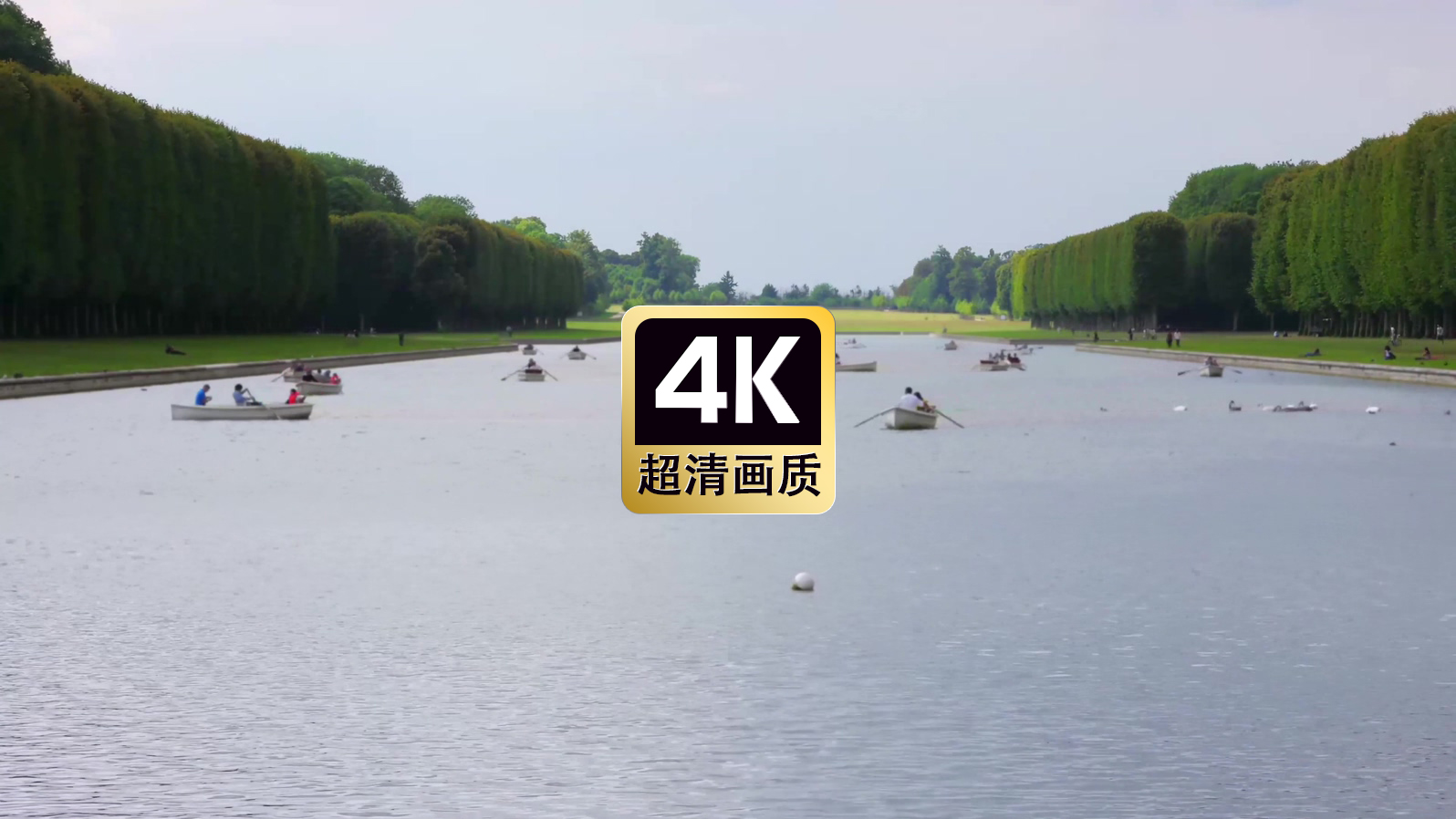 短视频素材湖面上划船的人群