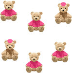 可爱小熊玩偶身着粉色服饰