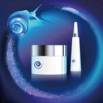 梦幻背景下的护肤品组合