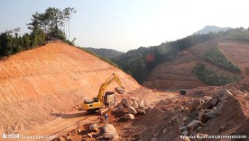 山体压路机挖掘机货车施工大干