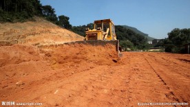 山体压路机挖掘机摊铺机施工平整