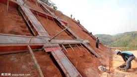 中铁建高速公路路基边坡防护作业