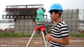 中铁铁建员工全站仪试验检测测量