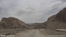 中铁高原便道行车高原戈壁滩实拍