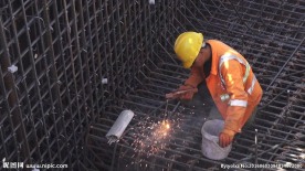 中铁铁建劳务工电焊钢筋作业施工