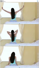 美女起床对着窗户伸懒腰