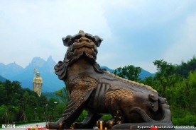 九华山地藏菩萨与坐骑谛听雕塑