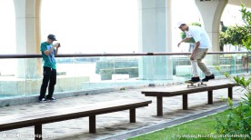 年轻人滑板运动