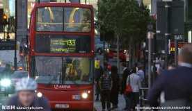 伦敦红色公交车高峰