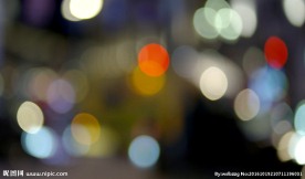 皮卡迪利广场晚上的汽车灯光