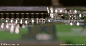 沿着边缘跟踪处理芯片的电路板