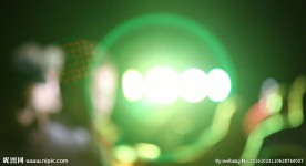 海滩派对的焦点