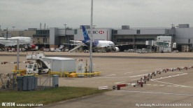 伦敦盖特威克机场飞机滑行