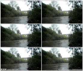 阴天里河水的流动