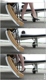 女士上飞机下飞机