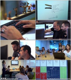 外籍员工忙碌上班工作