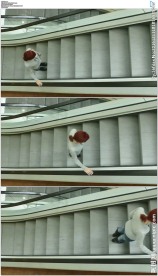 俯拍女人乘电梯上楼