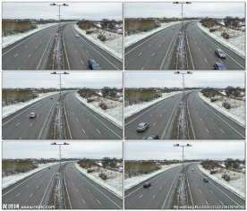 冬季的高速路上来回疾驶的车辆