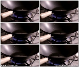 锅在点燃的天然气灶上加热