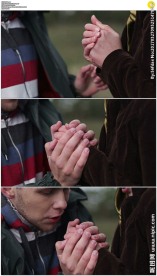 男人哈气温暖女朋友的双手