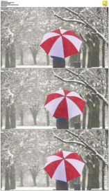 撑伞在雪花中慢步