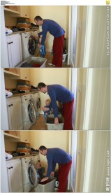 洗衣服带孩子的男人