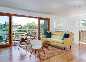 门窗 别墅 阳光房 沙发 桌子