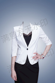 女性白色西装形象照