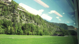 穿越自然的火车之旅