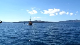 大海上航行的小船