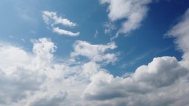 拍摄白云比较多的蓝天，动态视频