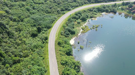 航拍环湖公路美景