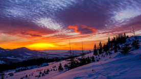 冬山上空的日出