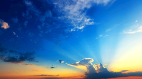 乌云密布的阳光