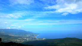 从山顶上眺望天空