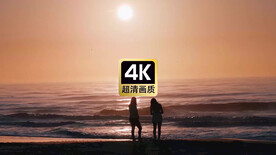 唯美海景夕阳下海边聊天的美女