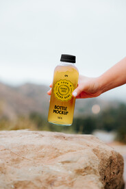 透明瓶子样机贴图