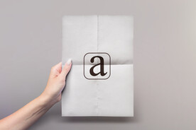 单手手持海报样机