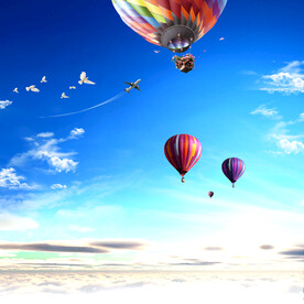 蓝天白云热气球
