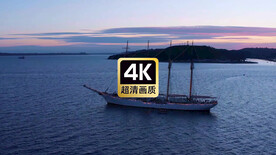 航拍傍晚海面上的帆船